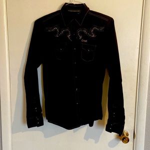 Women’s Cruel Girl button snap shirt.